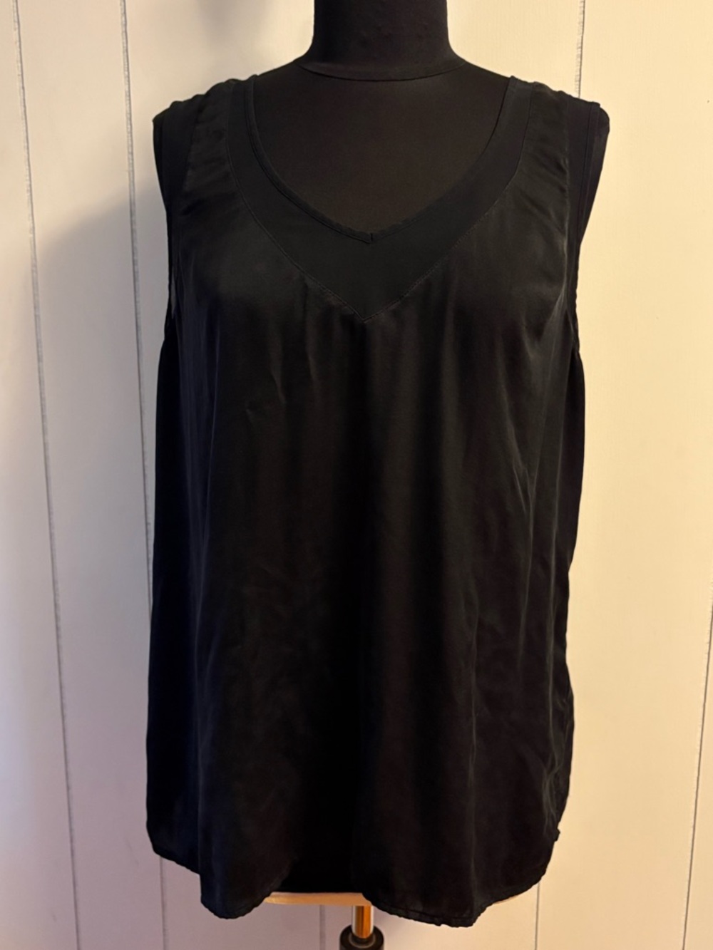 Banana Republic Silk Black V-Neck Sleeveless Shell Top